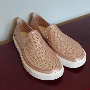 Crocs CitiLane Roka Metallic Slip-On Sneaker